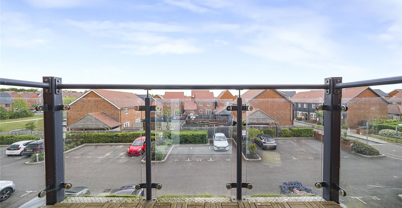2 bedroom property for sale in Castle Hill | Robinson Jackson