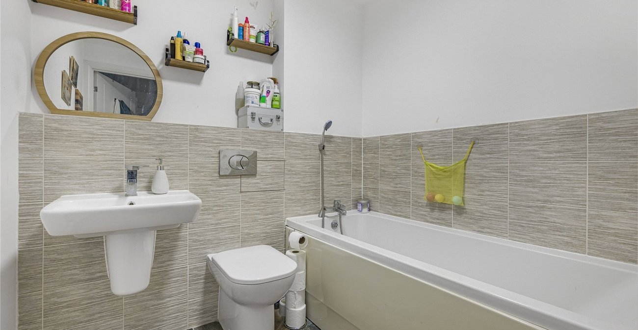 2 bedroom property for sale in Castle Hill | Robinson Jackson