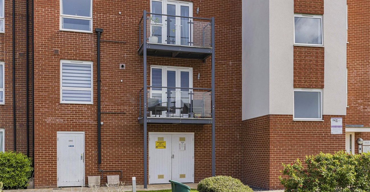 1 bedroom property for sale in Castle Hill | Robinson Jackson