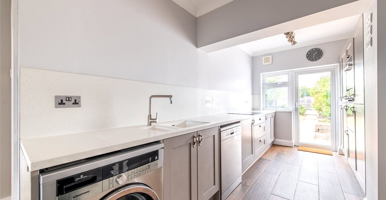 3 bedroom house for sale in Istead Rise | Robinson Michael & Jackson