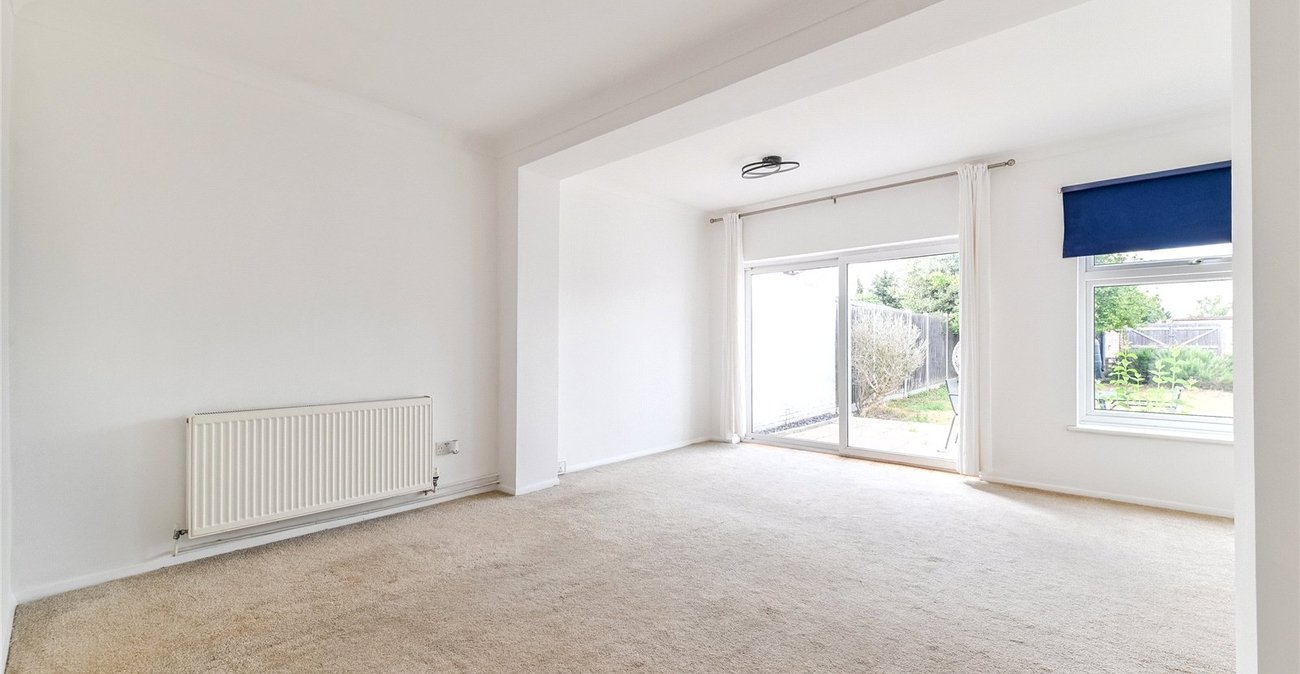 3 bedroom house for sale in Istead Rise | Robinson Michael & Jackson