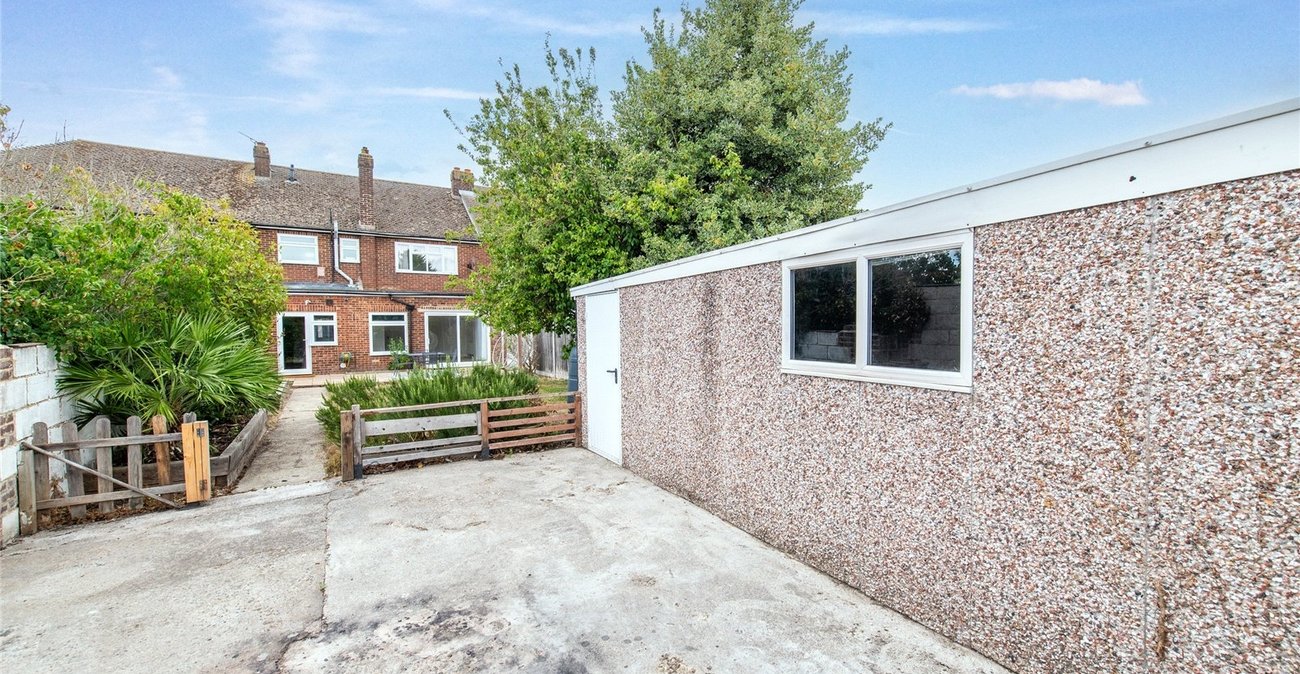 3 bedroom house for sale in Istead Rise | Robinson Michael & Jackson