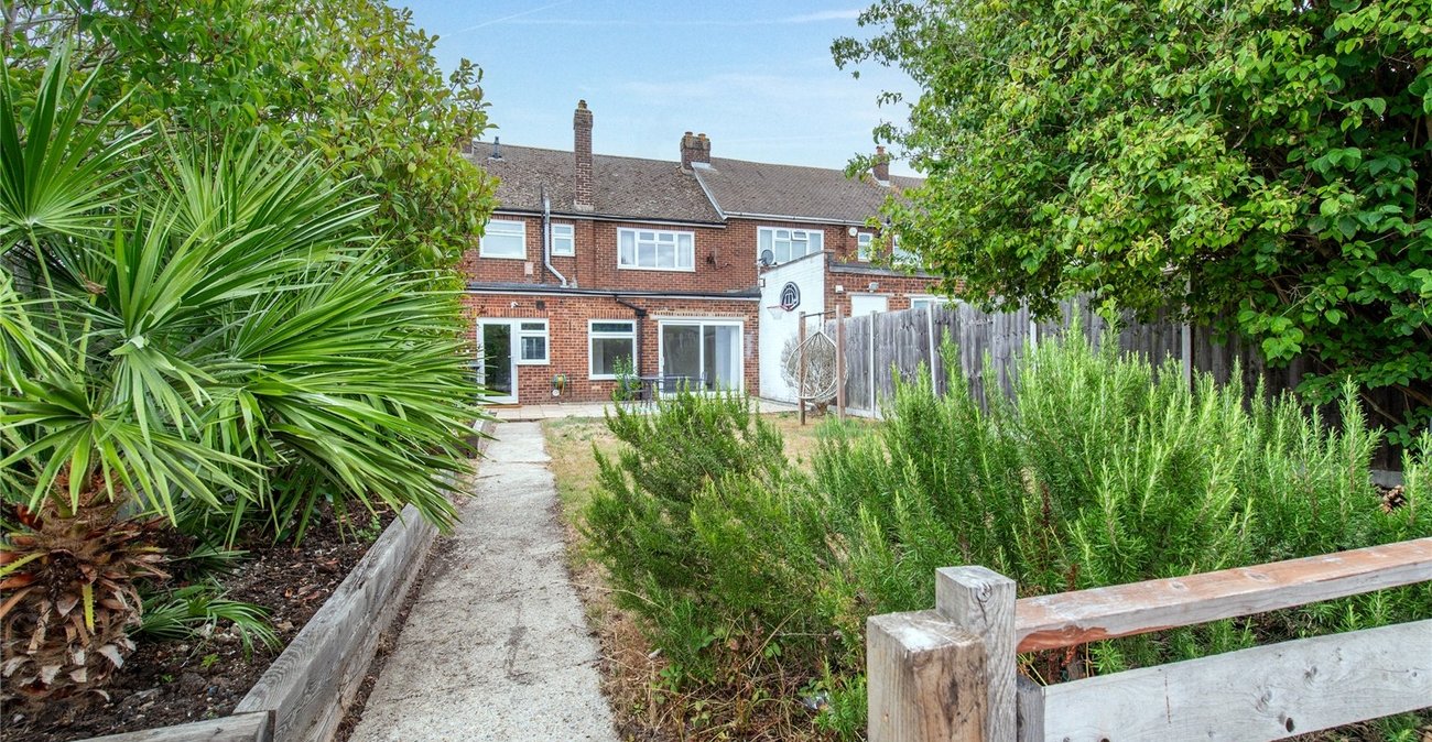 3 bedroom house for sale in Istead Rise | Robinson Michael & Jackson