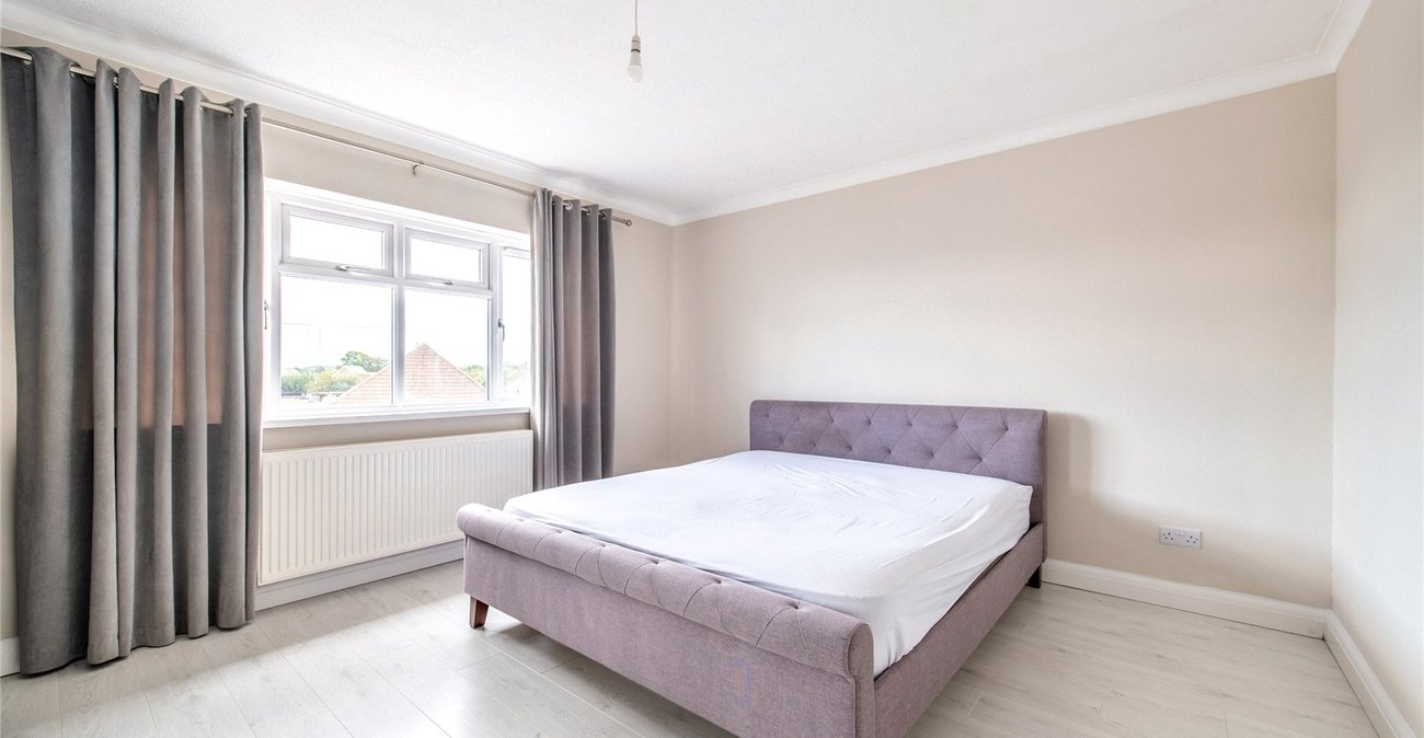 3 bedroom house for sale in Istead Rise | Robinson Michael & Jackson