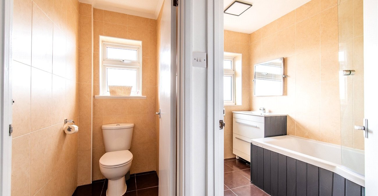 3 bedroom house for sale in Istead Rise | Robinson Michael & Jackson