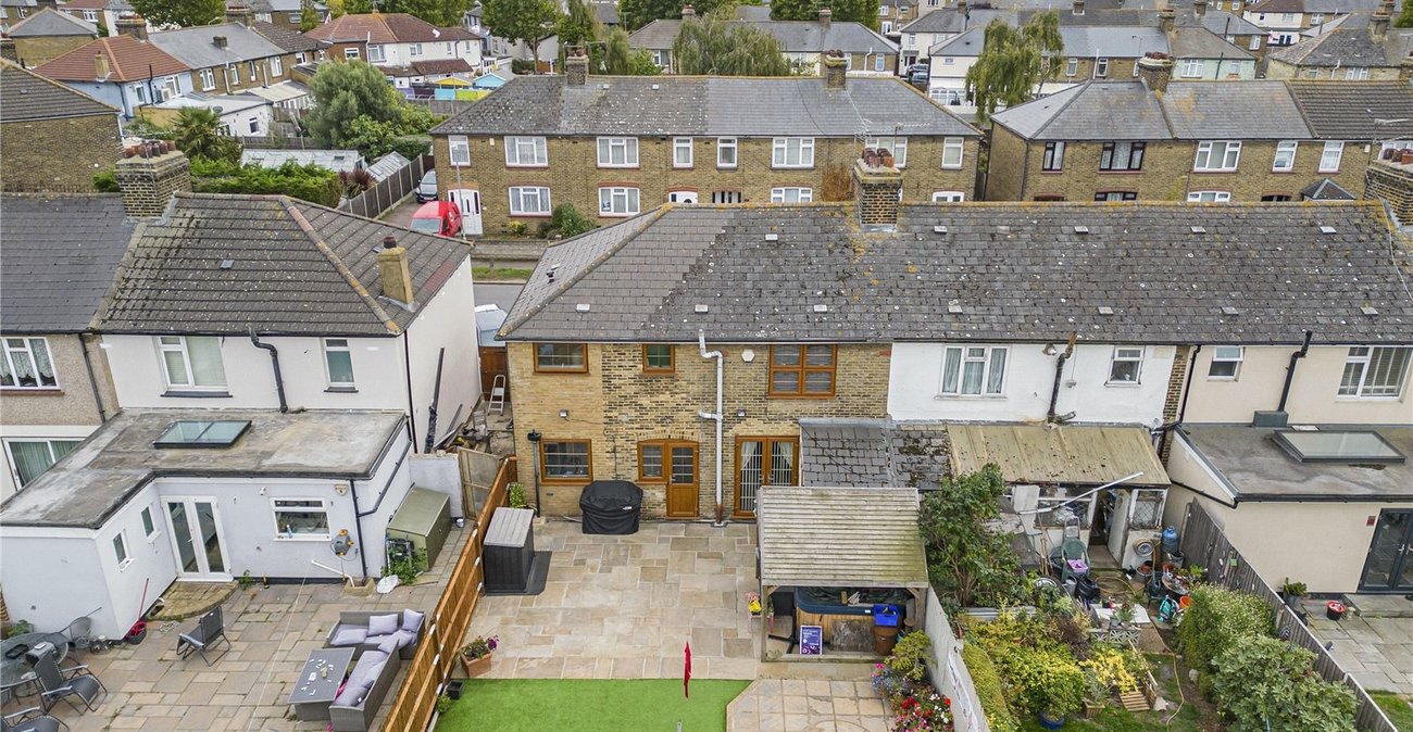 3 bedroom house for sale in Swanscombe | Robinson Jackson