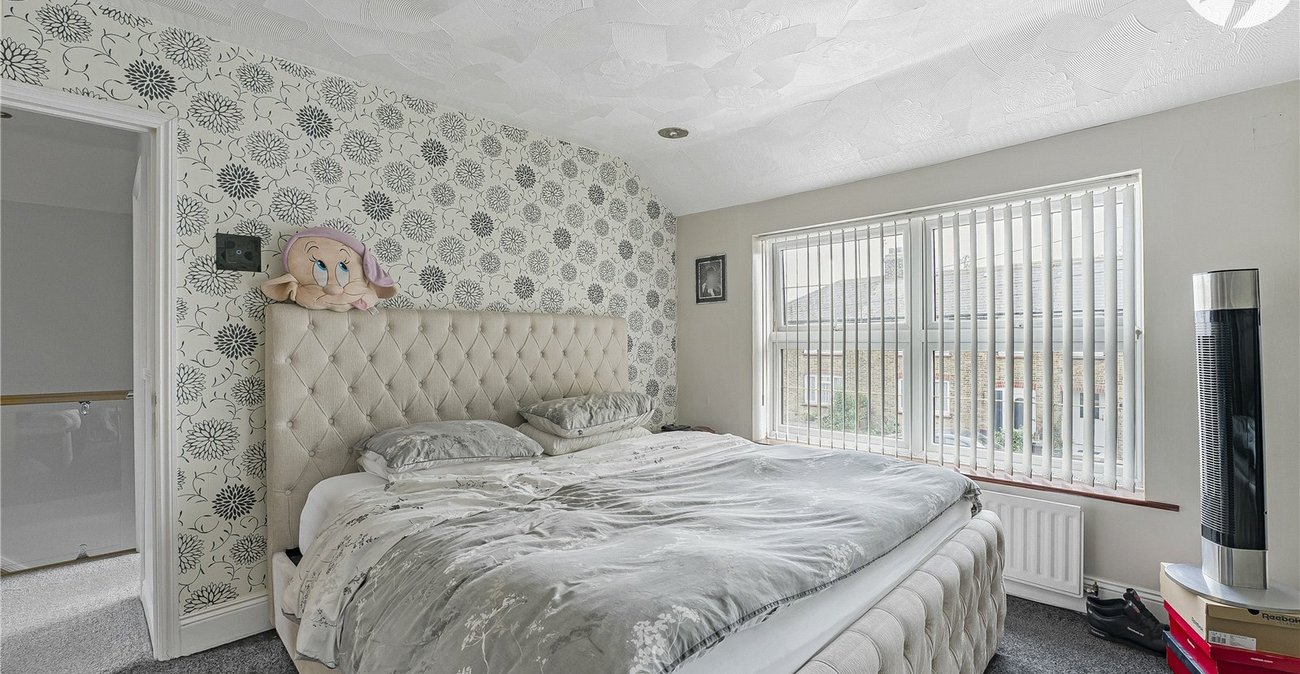 3 bedroom house for sale in Swanscombe | Robinson Jackson