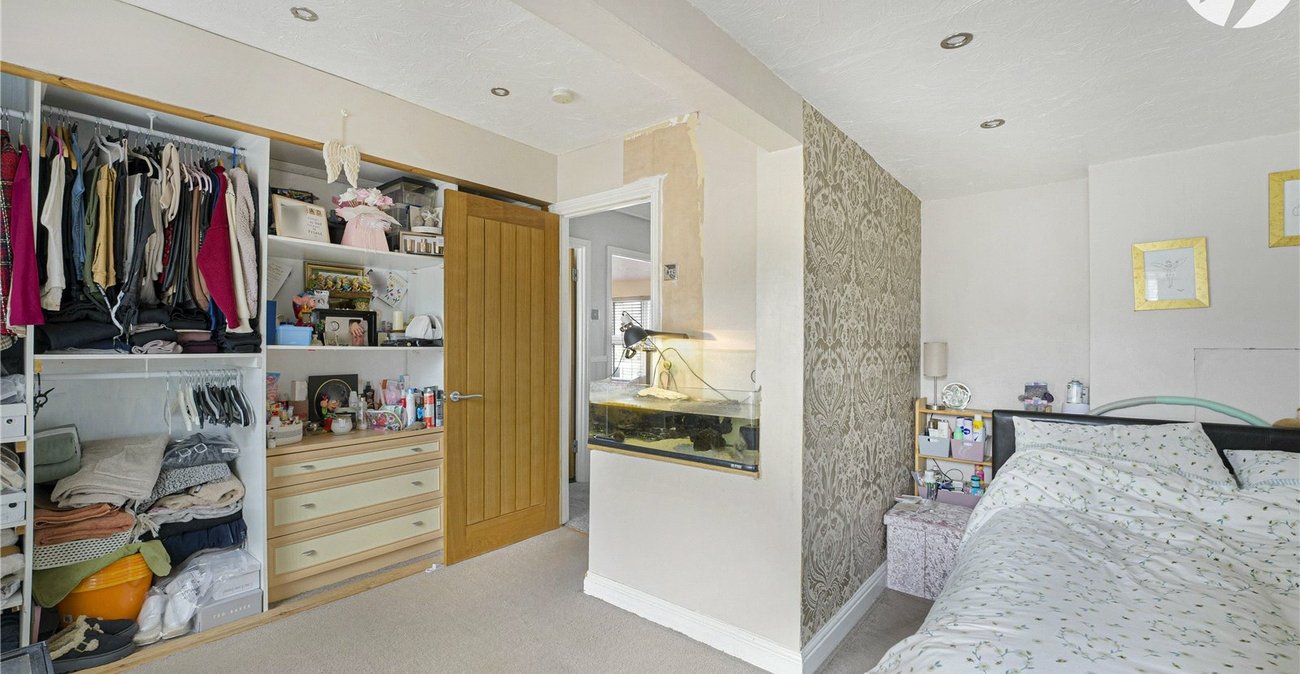 3 bedroom house for sale in Swanscombe | Robinson Jackson