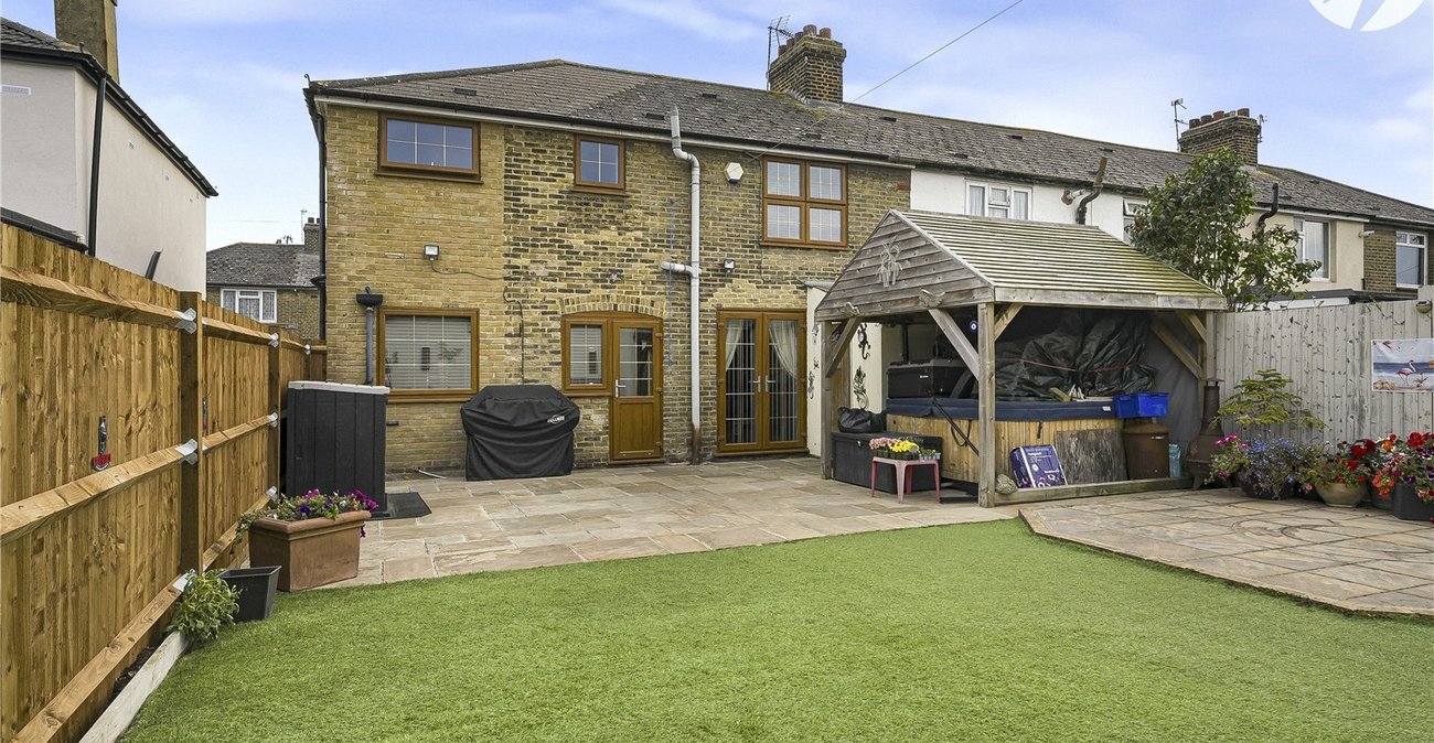 3 bedroom house for sale in Swanscombe | Robinson Jackson