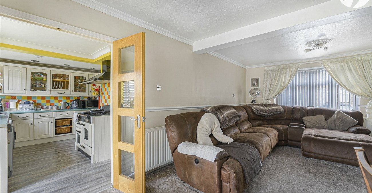 3 bedroom house for sale in Swanscombe | Robinson Jackson
