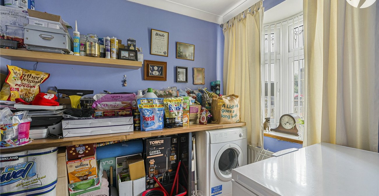 3 bedroom house for sale in Swanscombe | Robinson Jackson