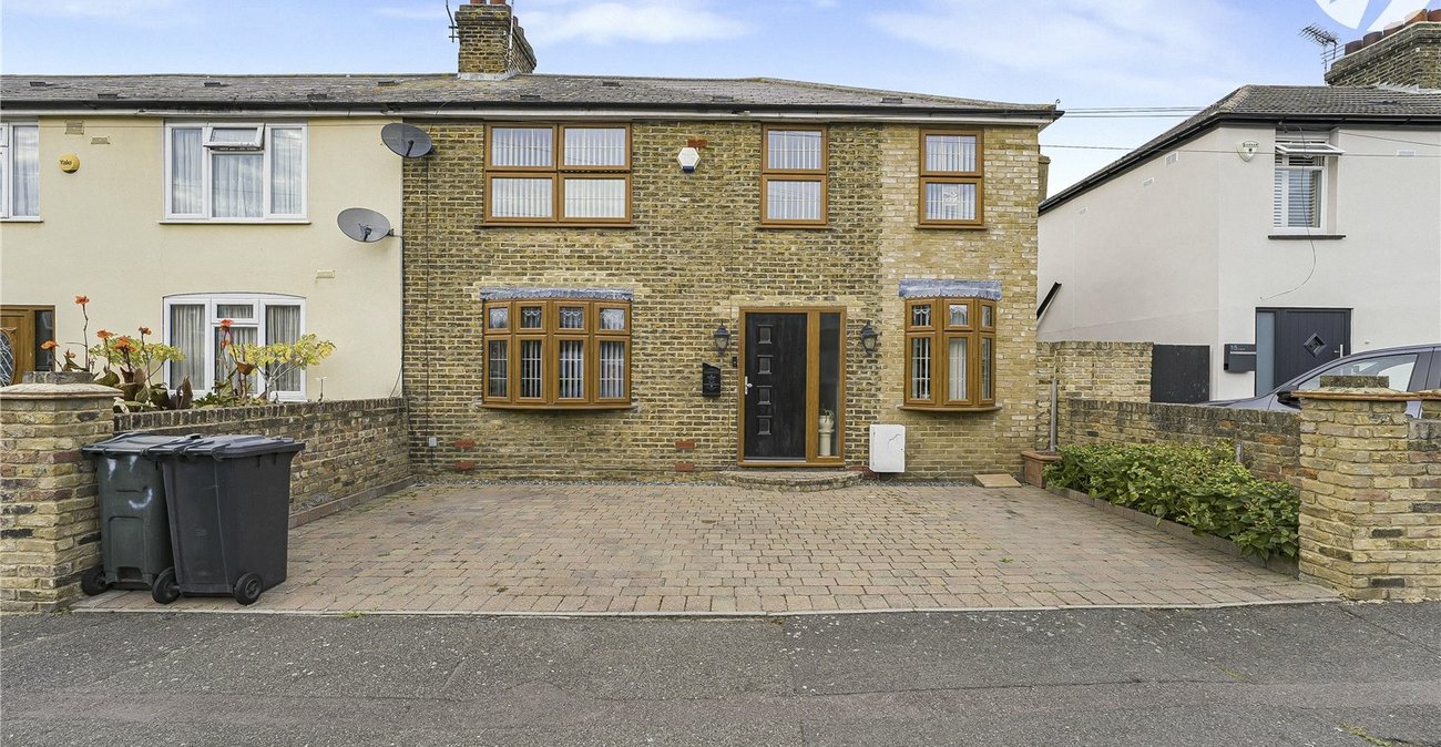 3 bedroom house for sale in Swanscombe | Robinson Jackson