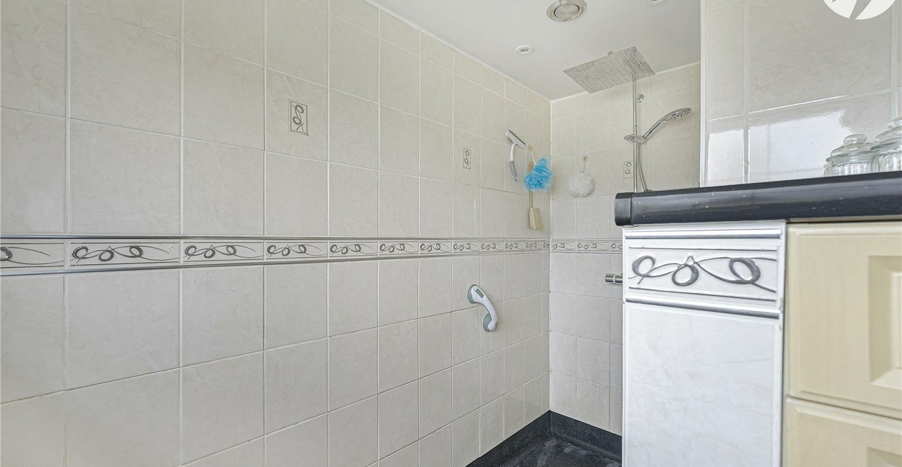 3 bedroom house for sale in Swanscombe | Robinson Jackson