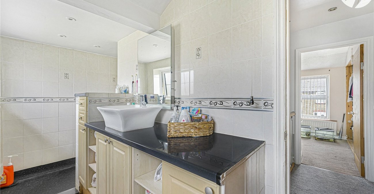 3 bedroom house for sale in Swanscombe | Robinson Jackson