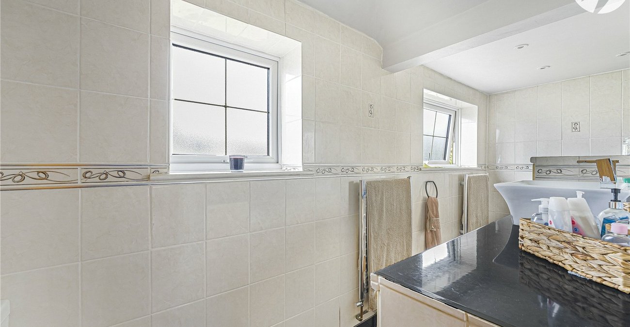 3 bedroom house for sale in Swanscombe | Robinson Jackson