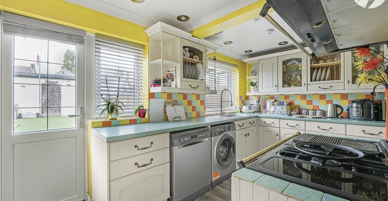 3 bedroom house for sale in Swanscombe | Robinson Jackson