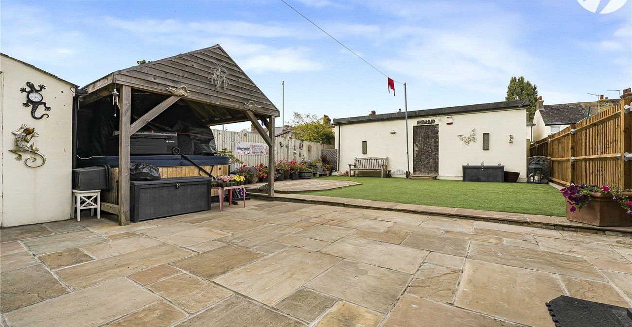 3 bedroom house for sale in Swanscombe | Robinson Jackson