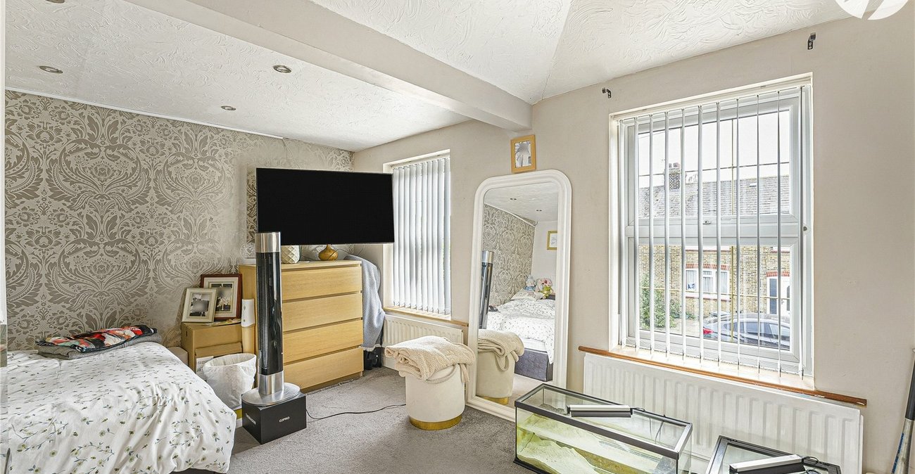 3 bedroom house for sale in Swanscombe | Robinson Jackson