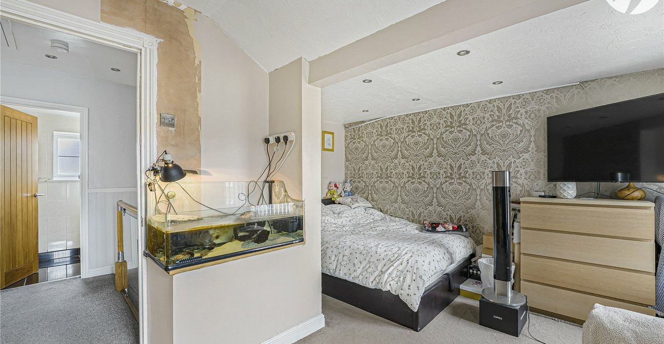 3 bedroom house for sale in Swanscombe | Robinson Jackson