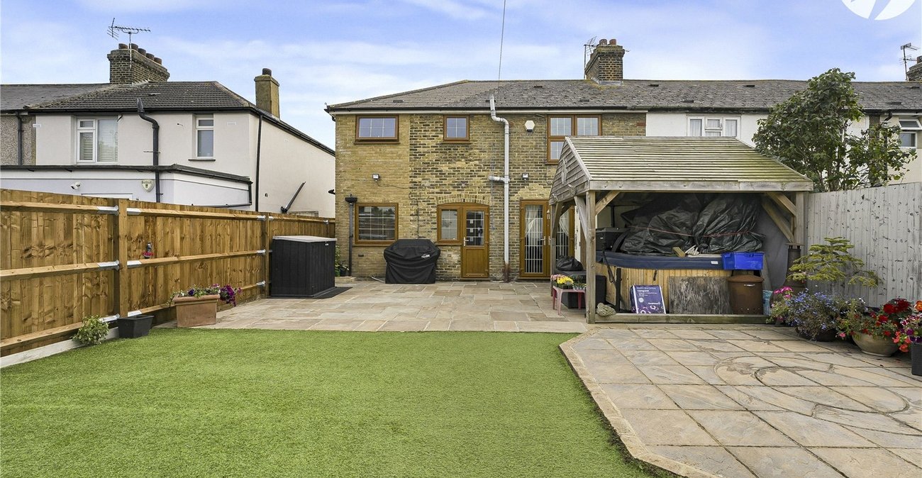 3 bedroom house for sale in Swanscombe | Robinson Jackson