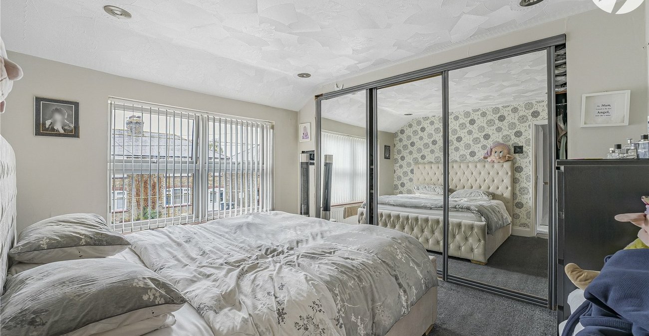 3 bedroom house for sale in Swanscombe | Robinson Jackson