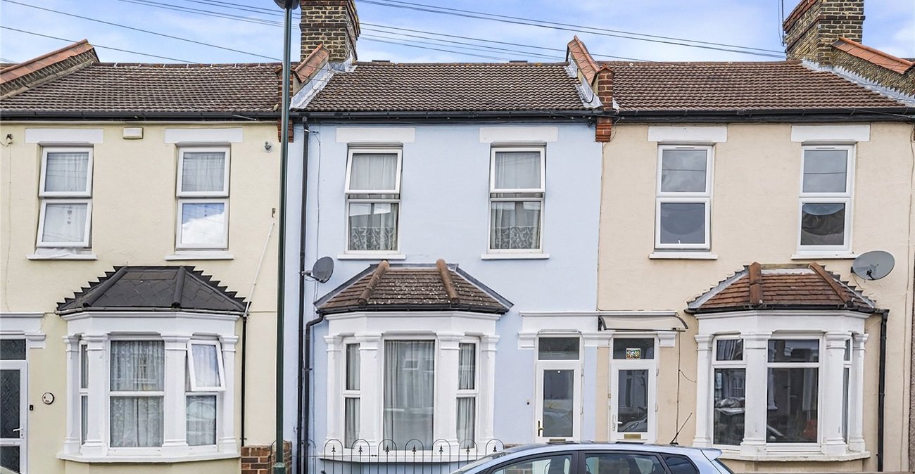 2 bedroom house for sale in Welling | Robinson Jackson