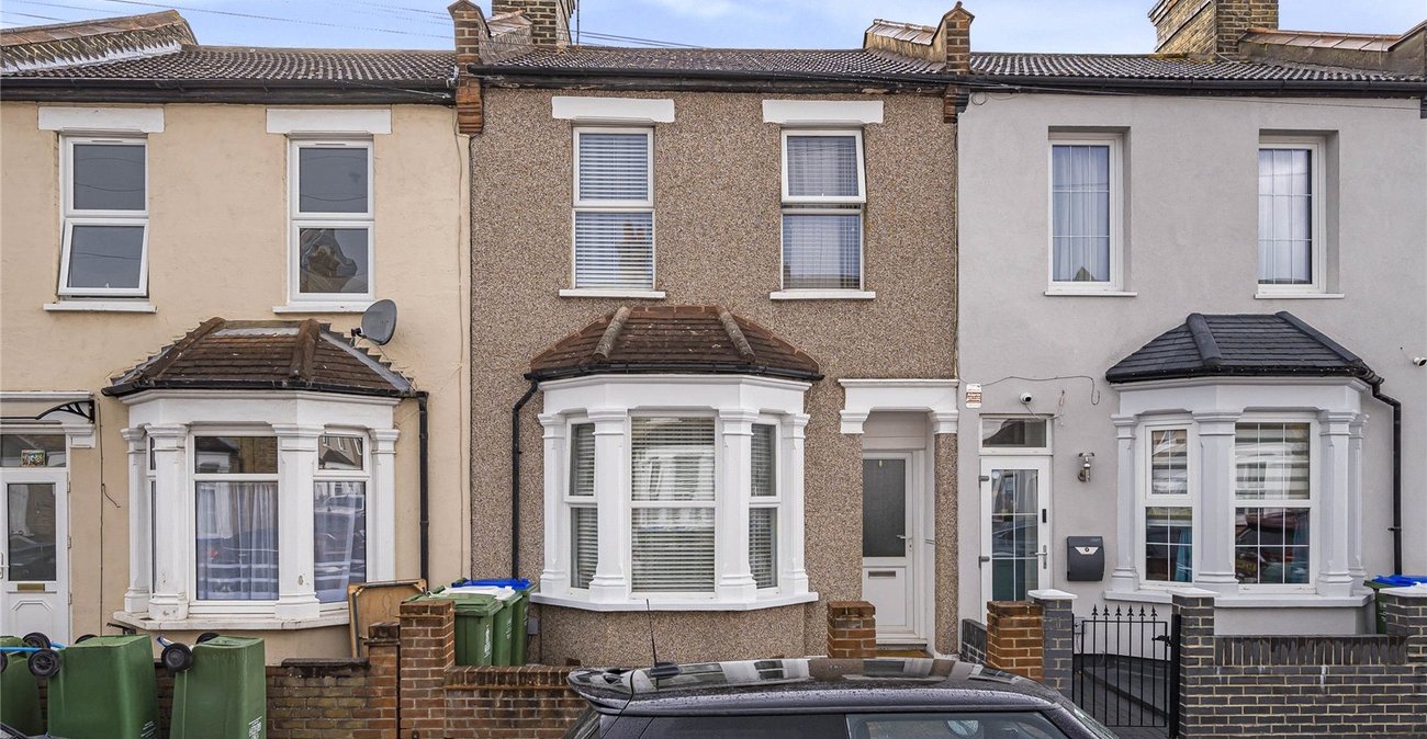 2 bedroom house for sale in Welling | Robinson Jackson