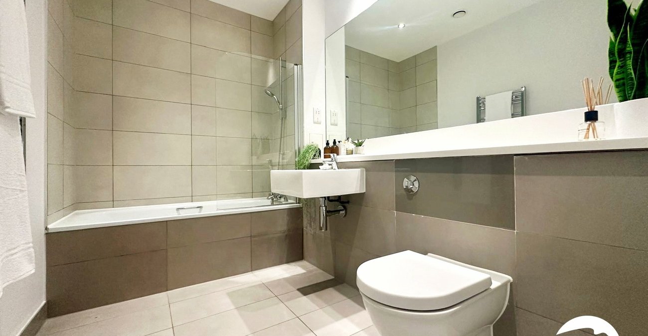 2 bedroom property for sale in London | Robinson Jackson