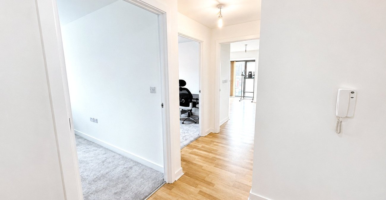 2 bedroom property for sale in London | Robinson Jackson