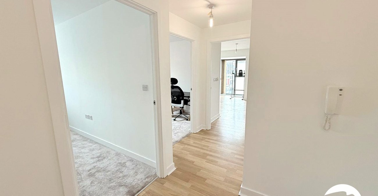 2 bedroom property for sale in London | Robinson Jackson