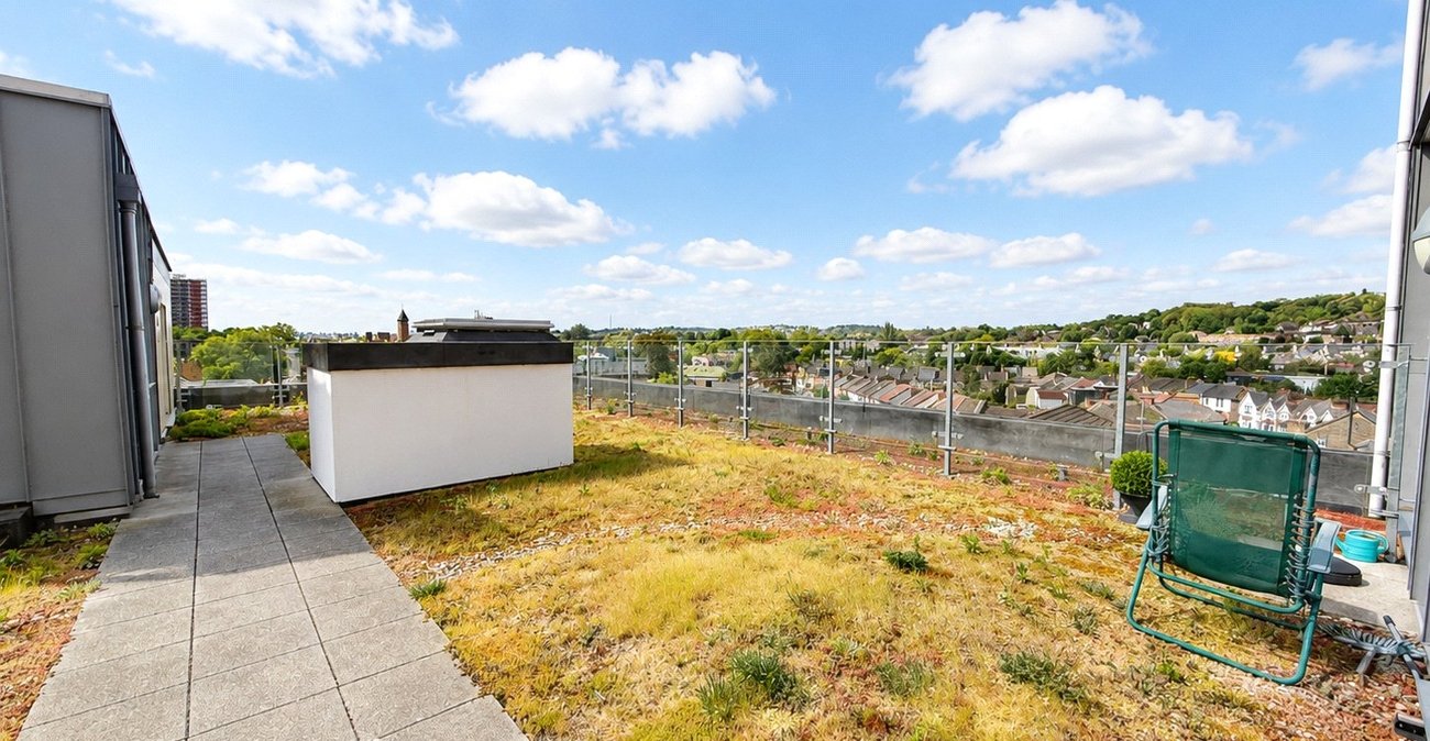2 bedroom property for sale in London | Robinson Jackson