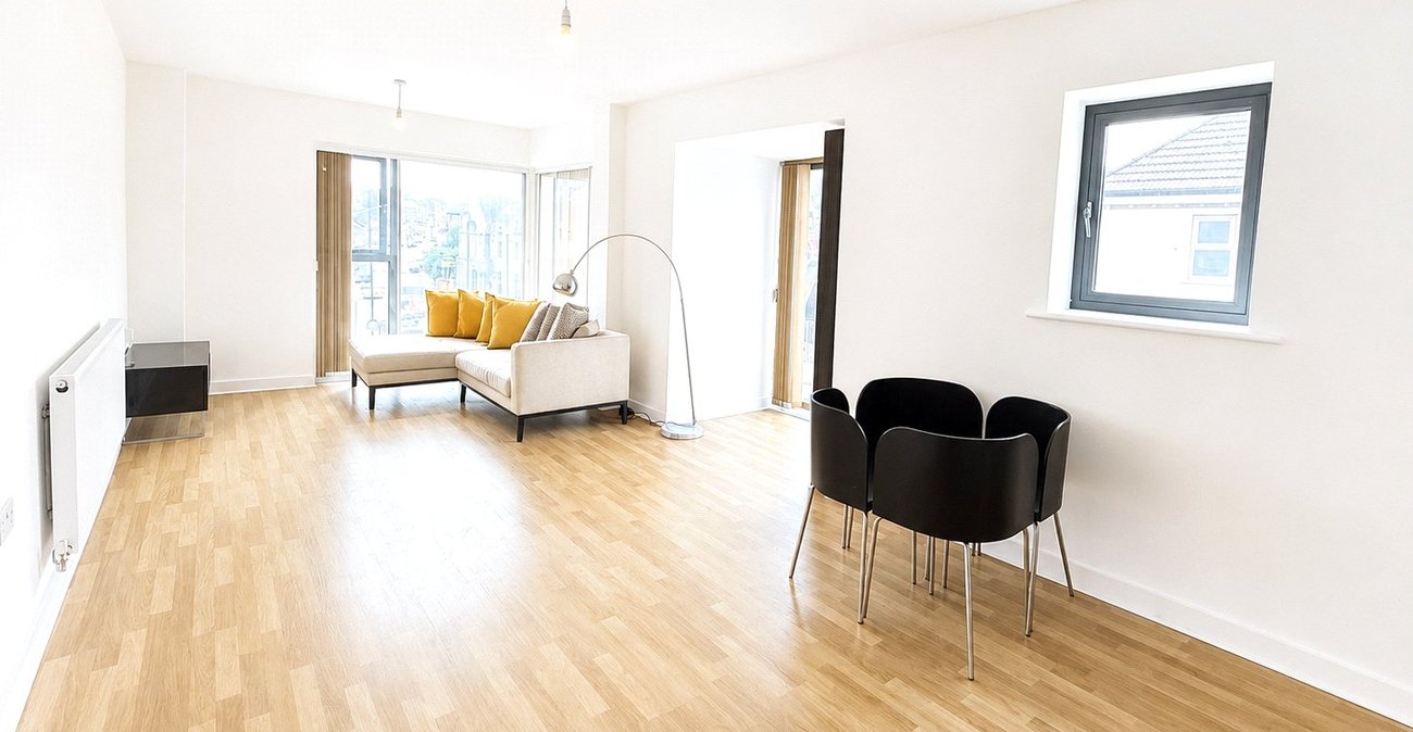 2 bedroom property for sale in London | Robinson Jackson
