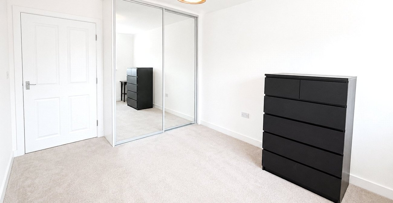 2 bedroom property for sale in London | Robinson Jackson