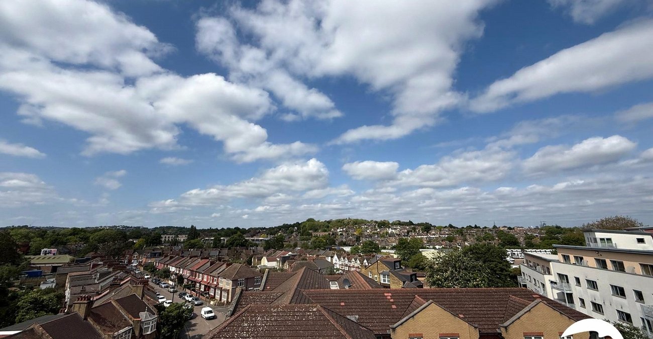 2 bedroom property for sale in London | Robinson Jackson