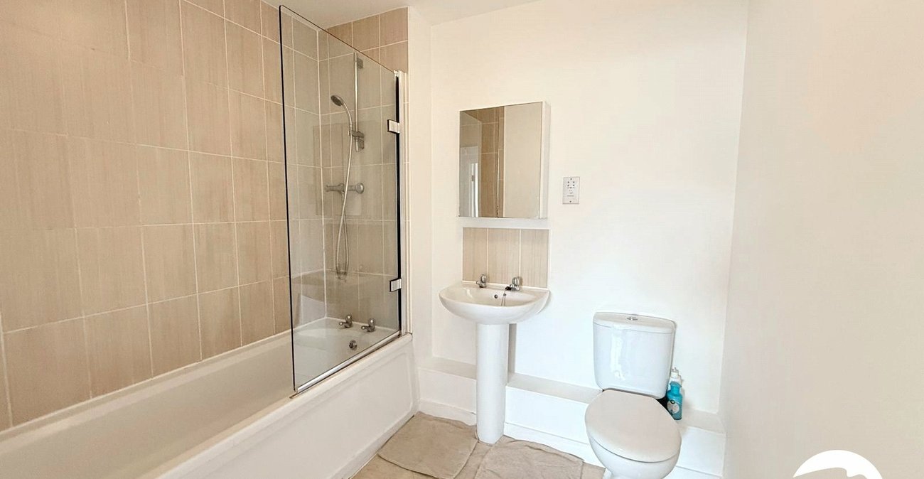 2 bedroom property for sale in London | Robinson Jackson
