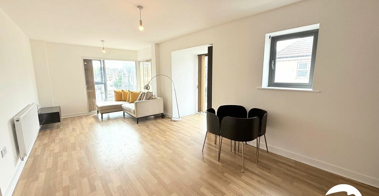2 bedroom property for sale in London | Robinson Jackson