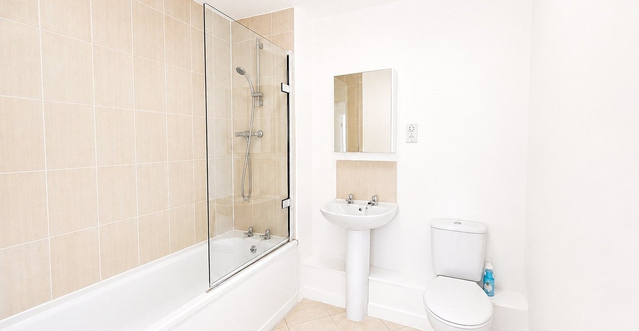 2 bedroom property for sale in London | Robinson Jackson