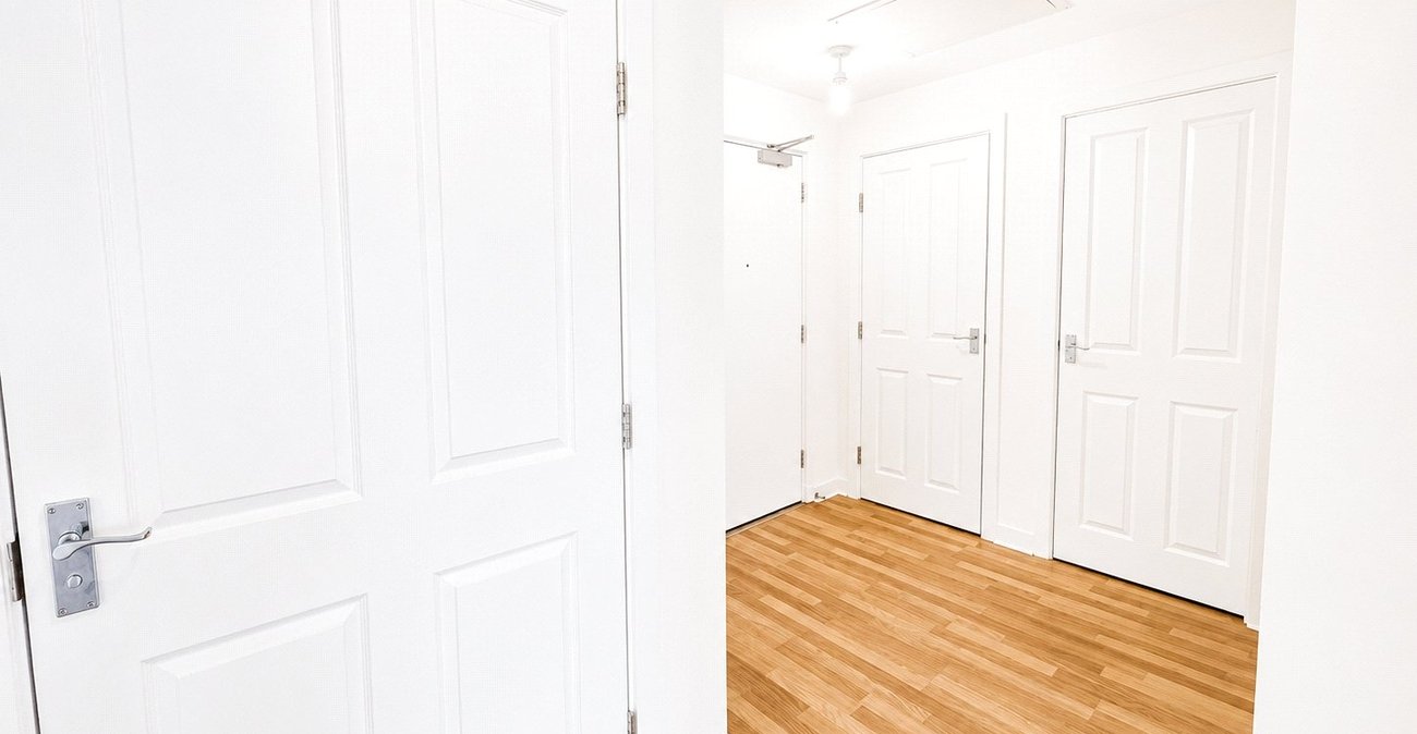 2 bedroom property for sale in London | Robinson Jackson