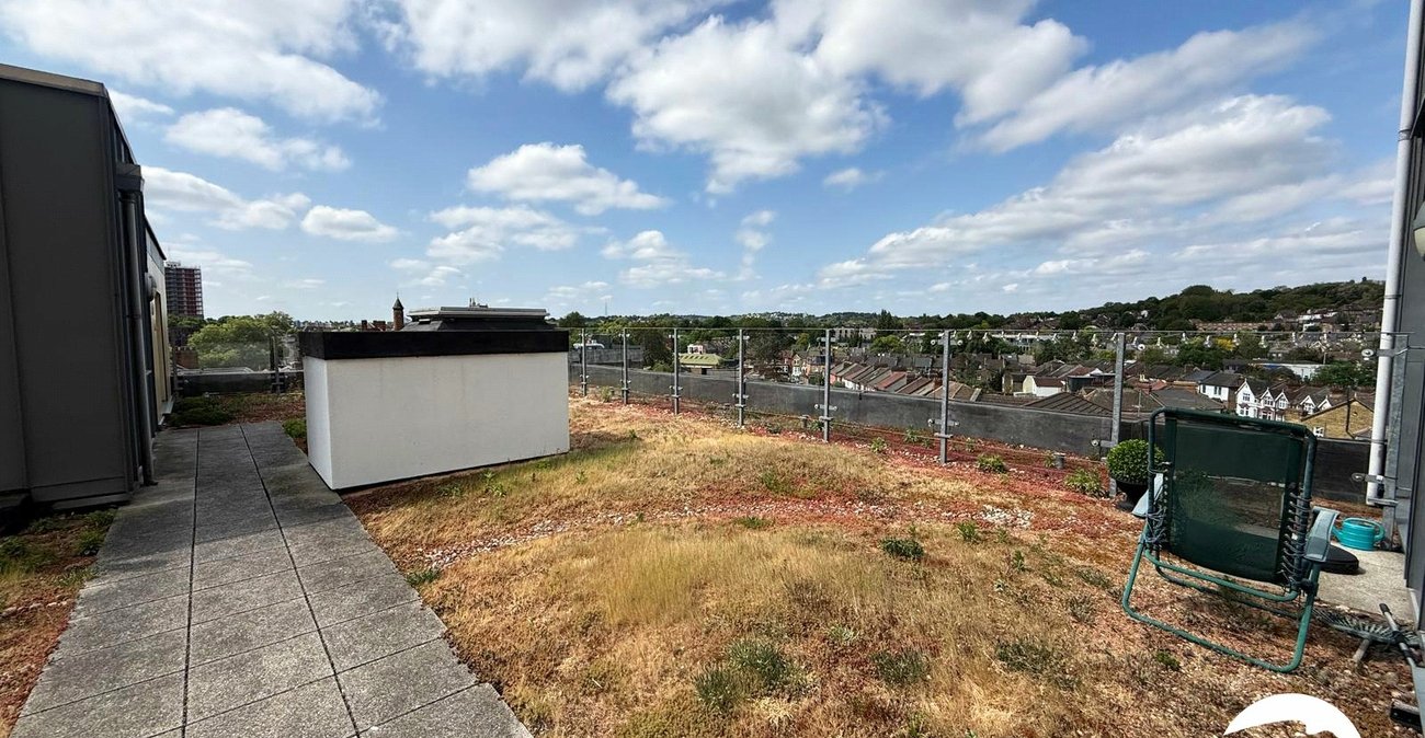 2 bedroom property for sale in London | Robinson Jackson