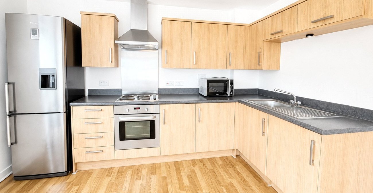 2 bedroom property for sale in London | Robinson Jackson