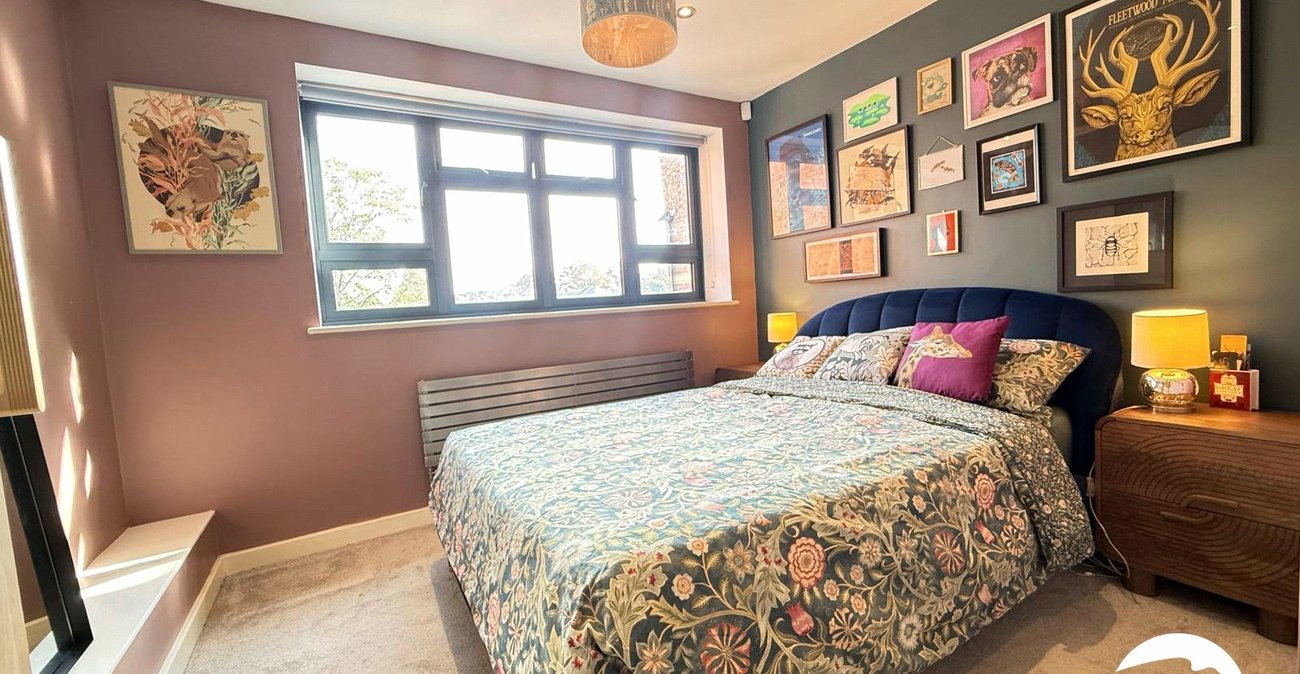 2 bedroom property for sale in London | Robinson Jackson