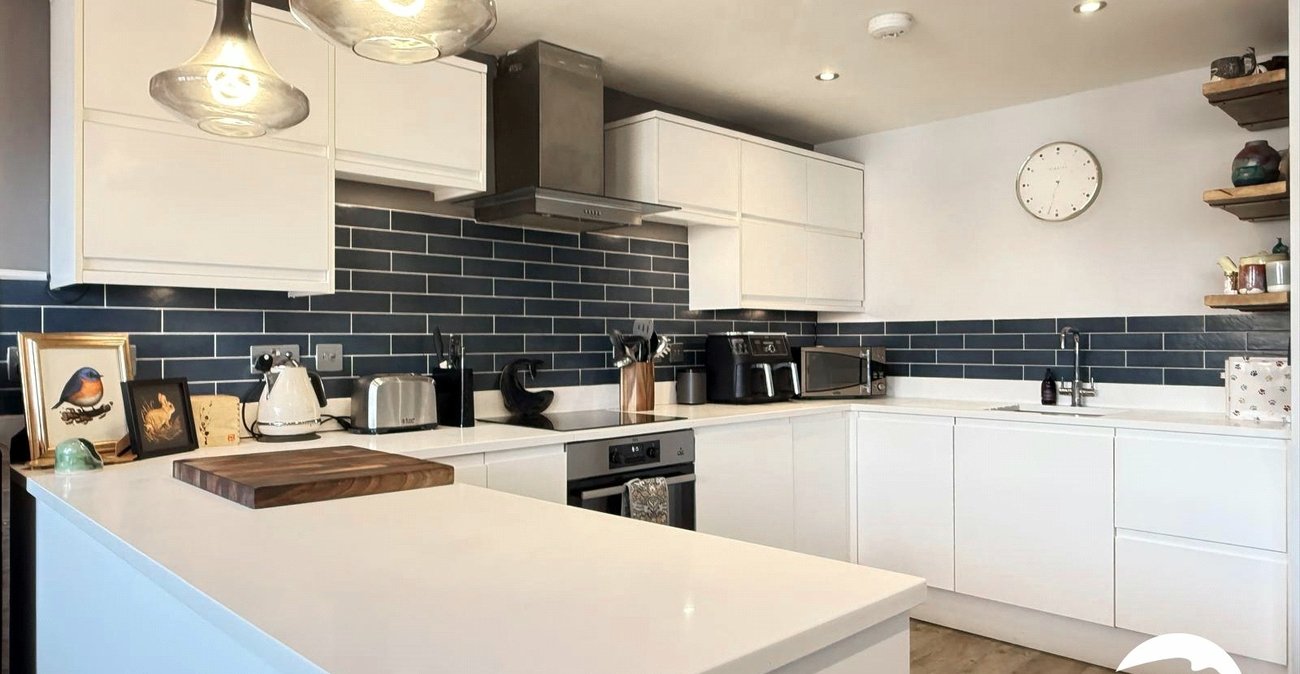 2 bedroom property for sale in London | Robinson Jackson
