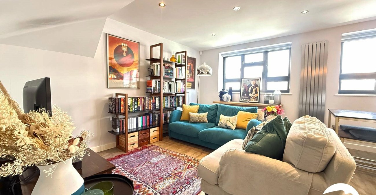 2 bedroom property for sale in London | Robinson Jackson