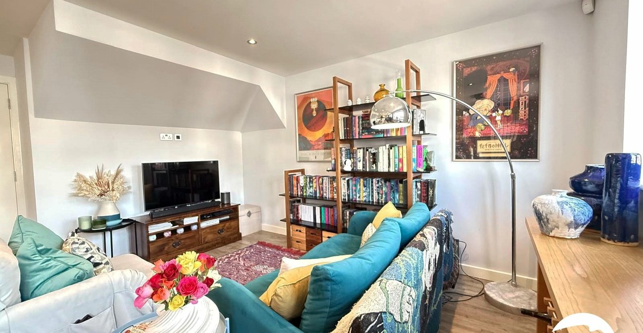 2 bedroom property for sale in London | Robinson Jackson