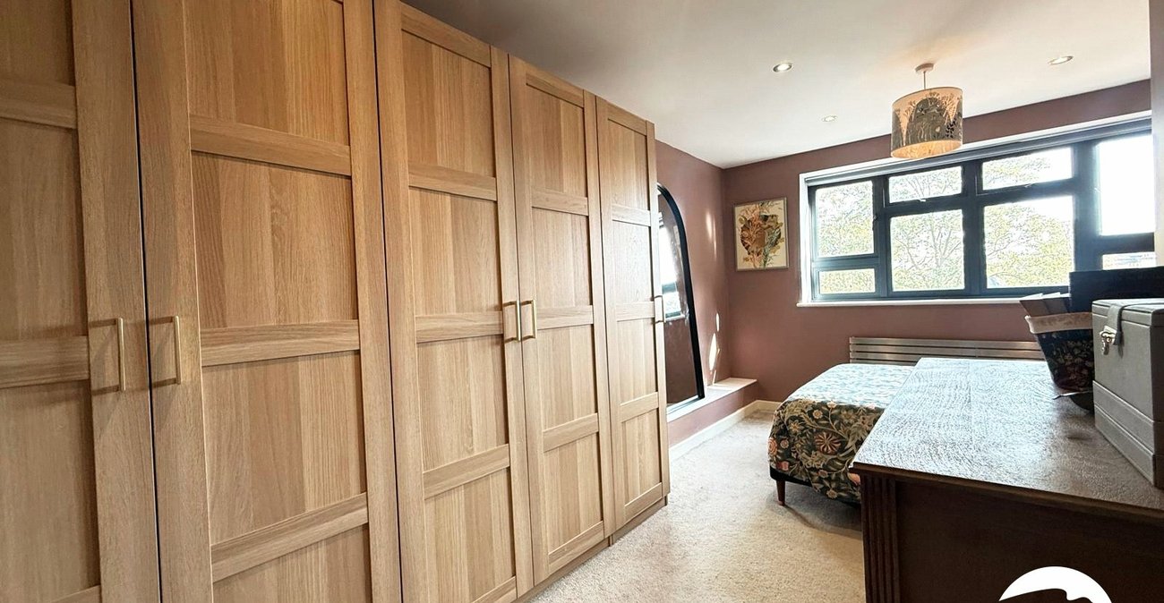 2 bedroom property for sale in London | Robinson Jackson