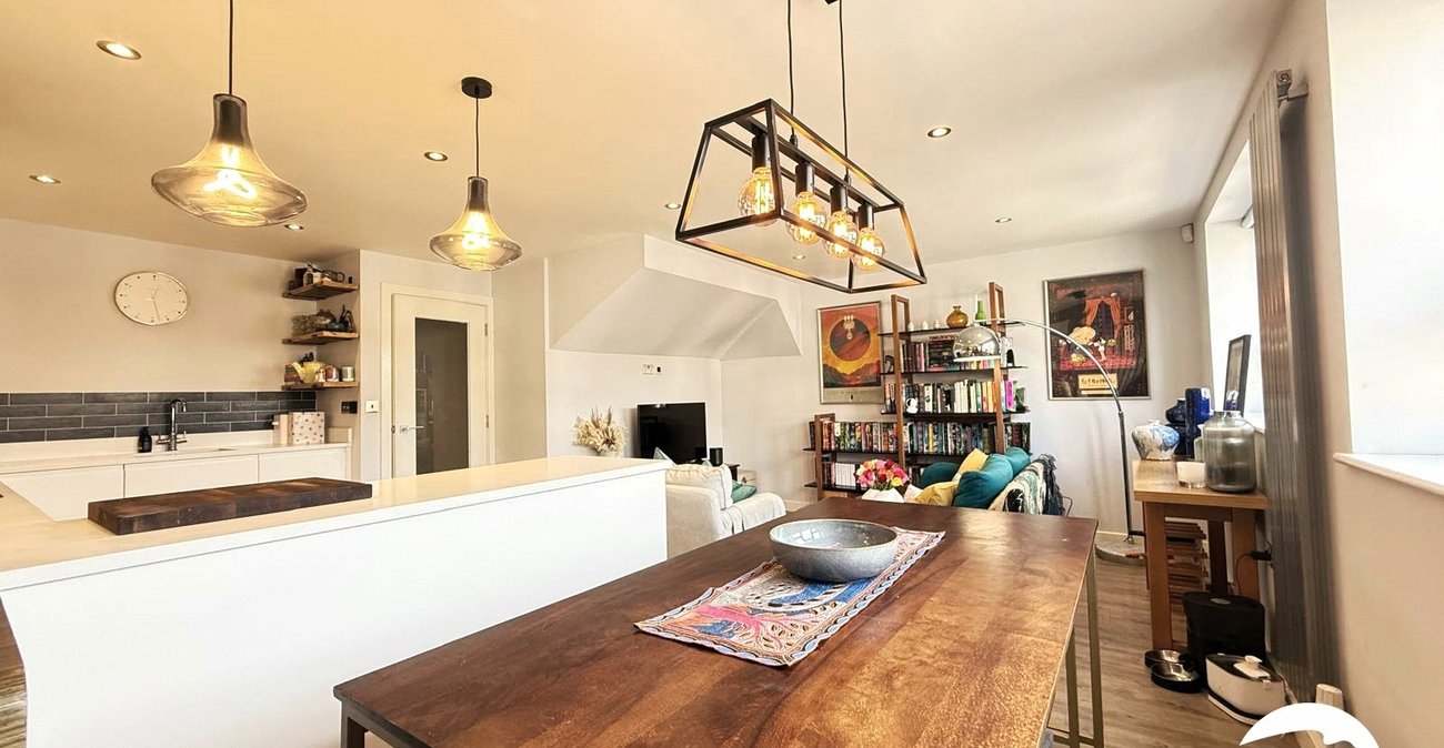 2 bedroom property for sale in London | Robinson Jackson