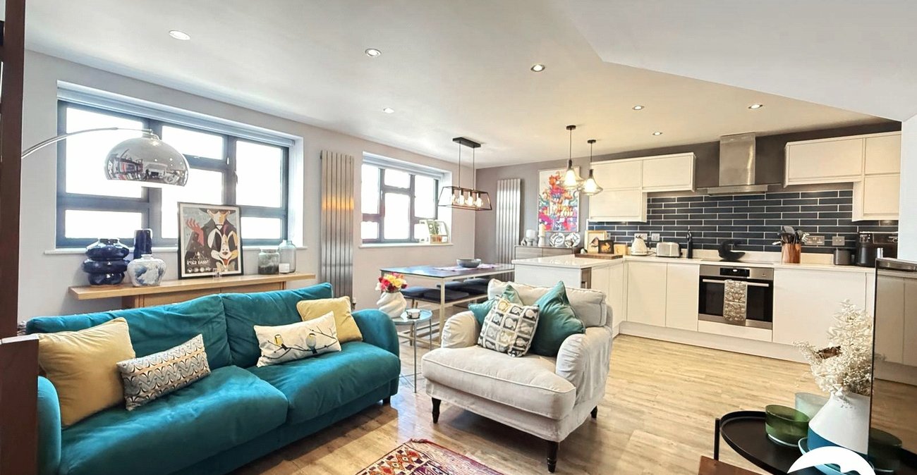 2 bedroom property for sale in London | Robinson Jackson