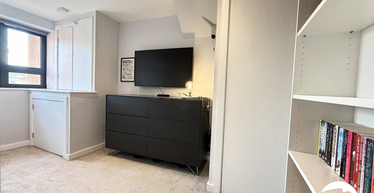 2 bedroom property for sale in London | Robinson Jackson