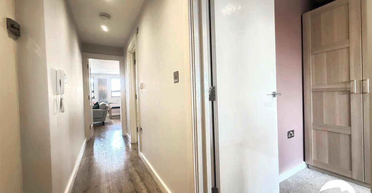 2 bedroom property for sale in London | Robinson Jackson