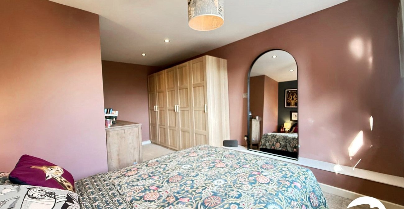2 bedroom property for sale in London | Robinson Jackson